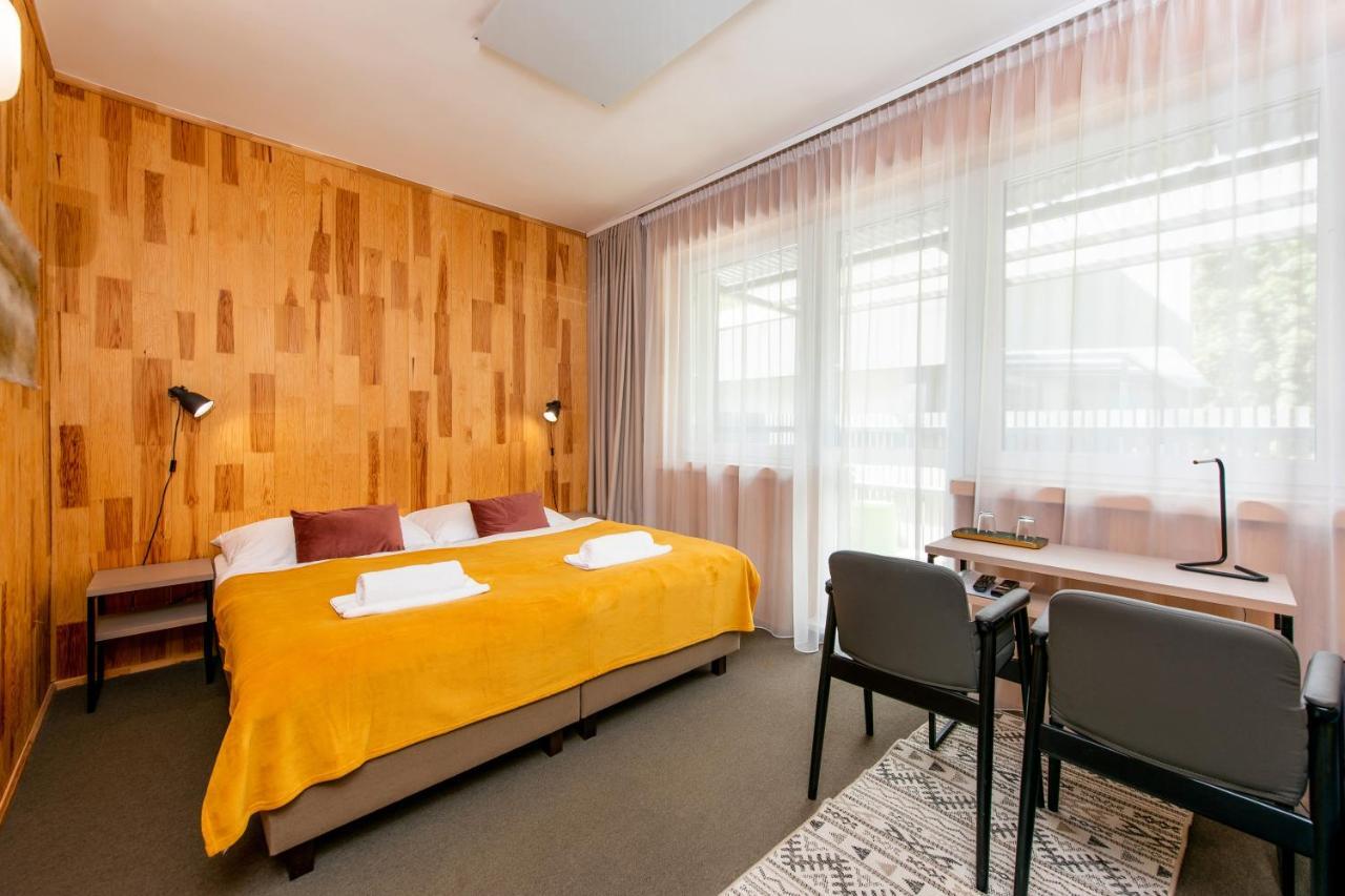 Hotel Veverica เตร็นชีน ภายนอก รูปภาพ