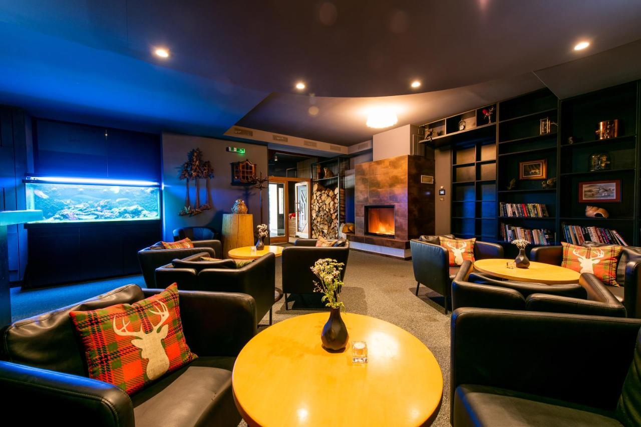 Hotel Veverica เตร็นชีน ภายนอก รูปภาพ
