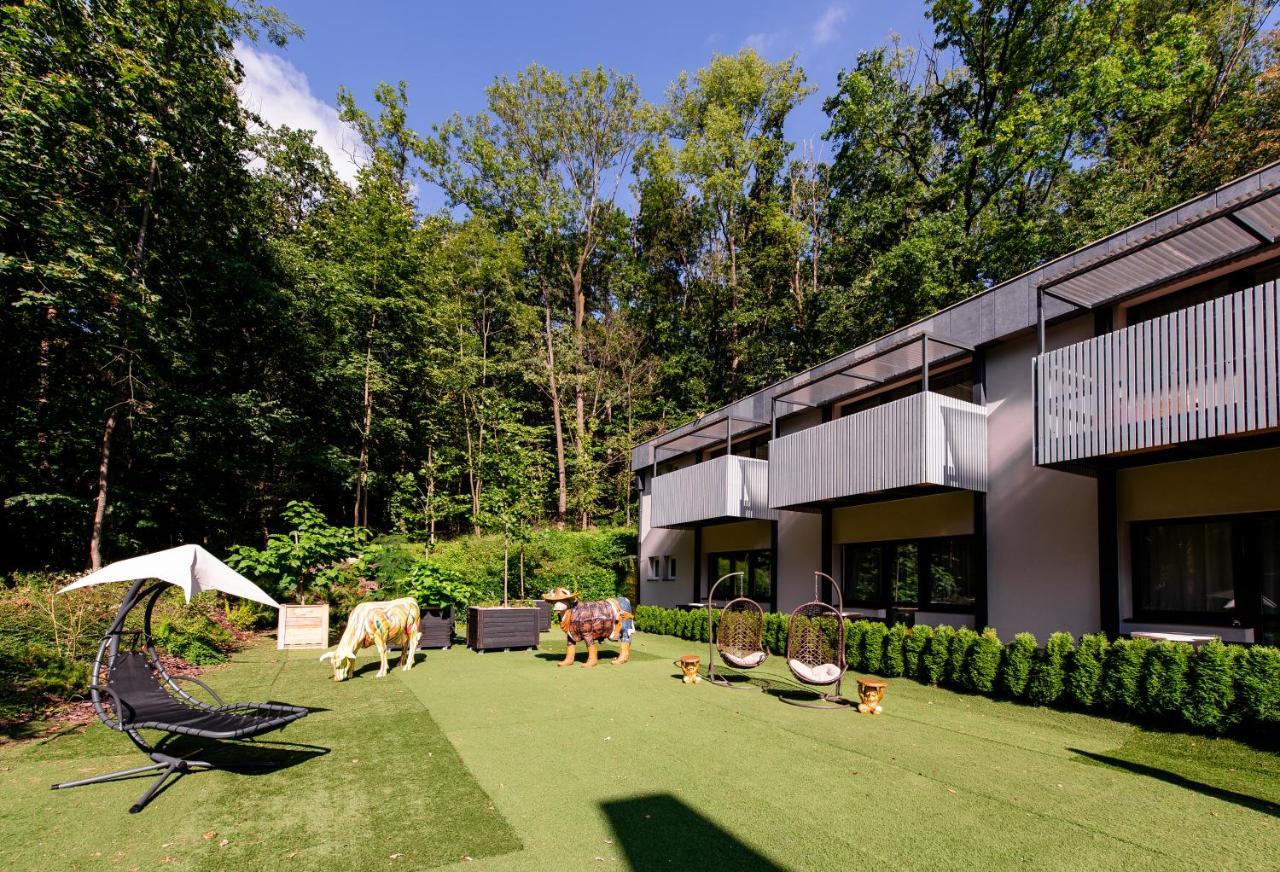Hotel Veverica เตร็นชีน ภายนอก รูปภาพ