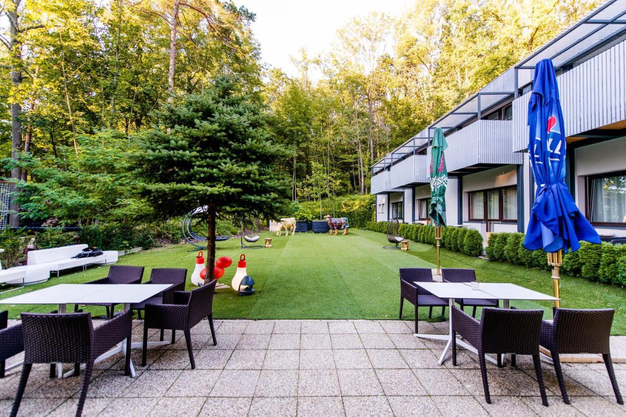 Hotel Veverica เตร็นชีน ภายนอก รูปภาพ